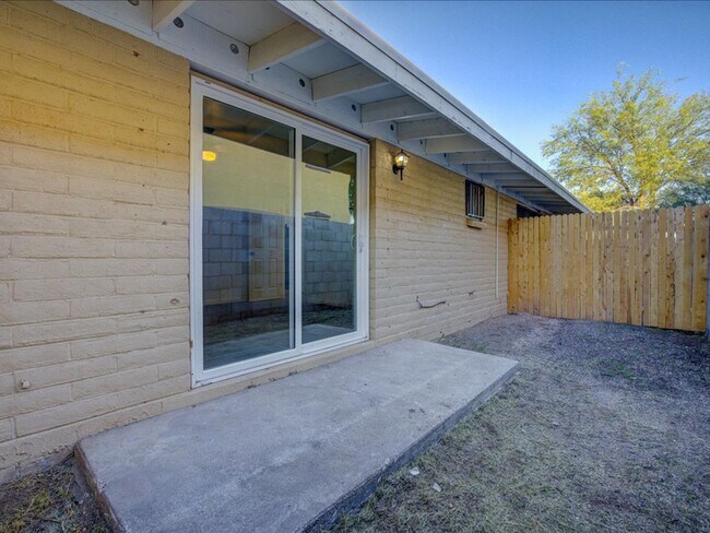 Building Photo - Beautifully Updated 1 Bedroom Home – Ready...