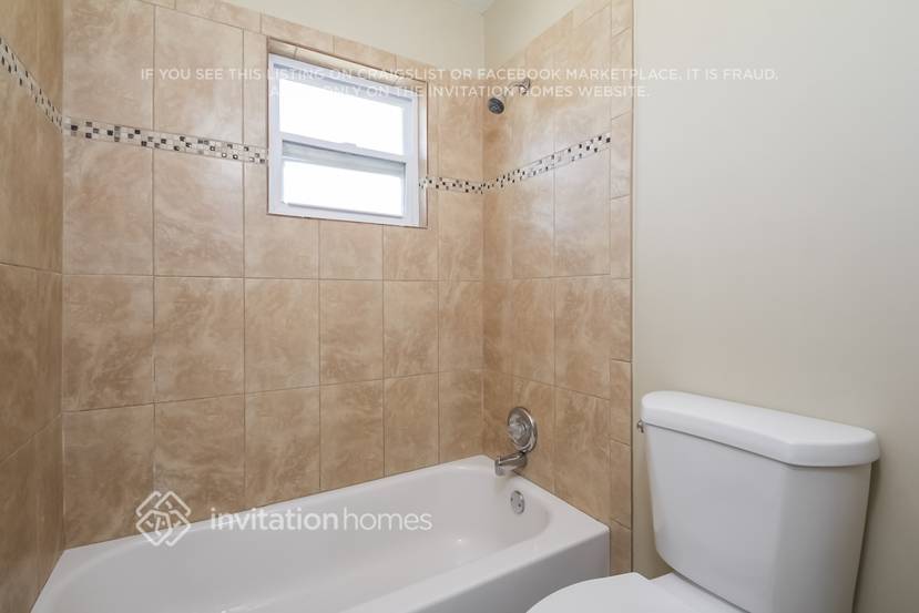 Building Photo - 3403 Cambridge Dr W