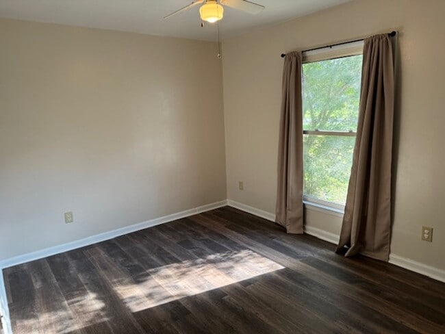 Building Photo - 715 Lee Dr