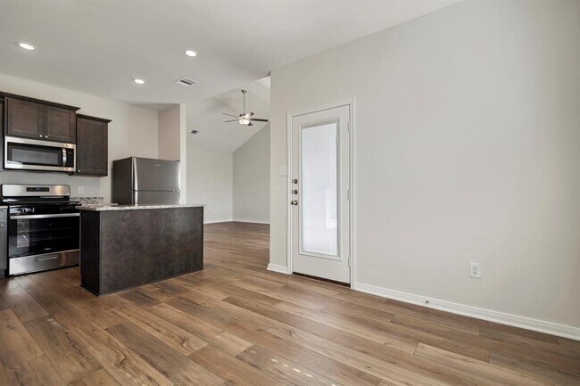 Building Photo - 420 Mystic Slopes Dr
