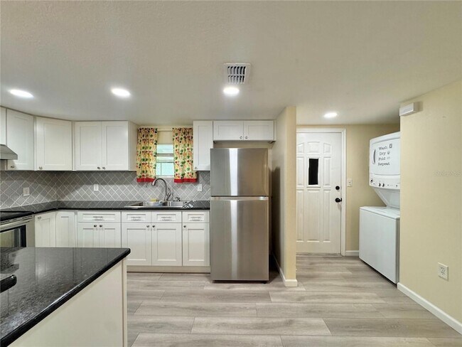 Building Photo - 126 Flamingo Dr