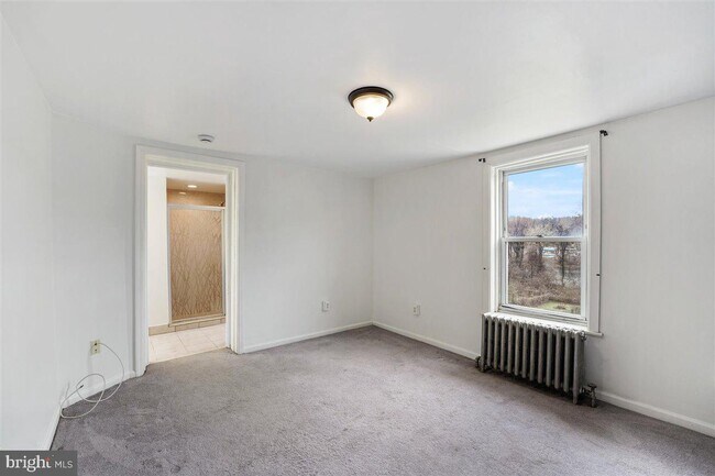 Building Photo - 528 E Elm St