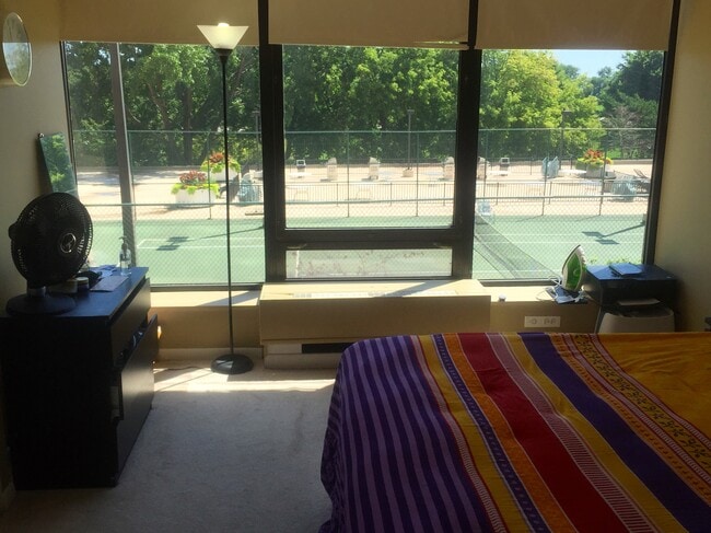 Building Photo - 5445 N Sheridan Rd