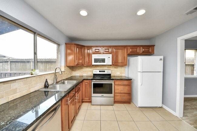 Building Photo - 23927 Verngate Dr