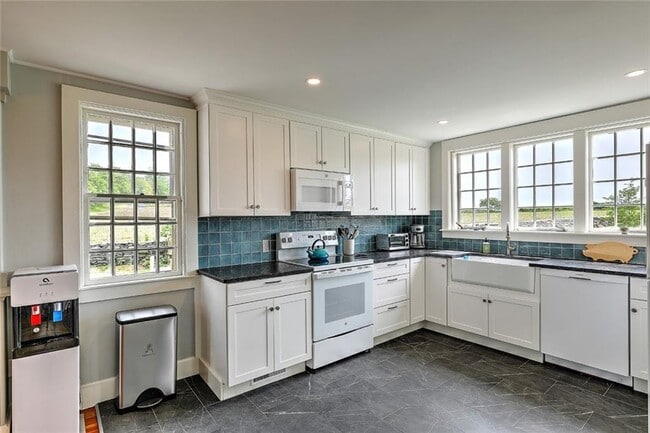 Building Photo - 148 Fogland Rd