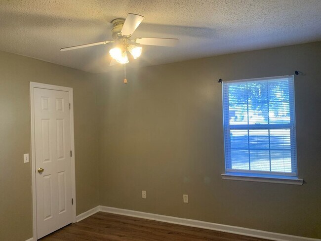 Building Photo - 1169 Cumberland Dr