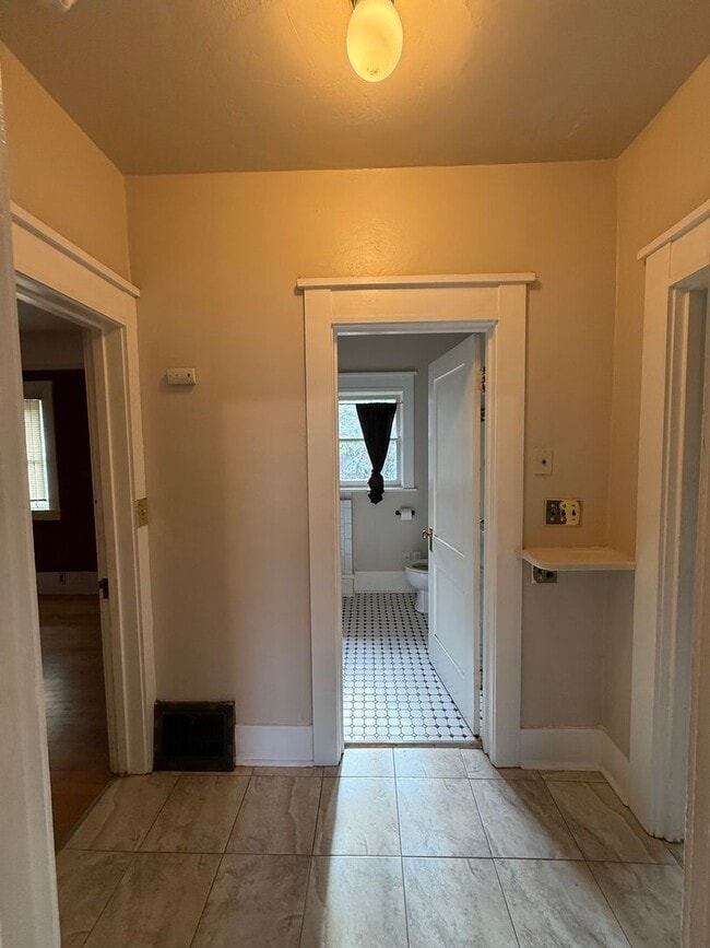 Building Photo - Vintage Victorian-Style Home | 3 Bed | 2 B...