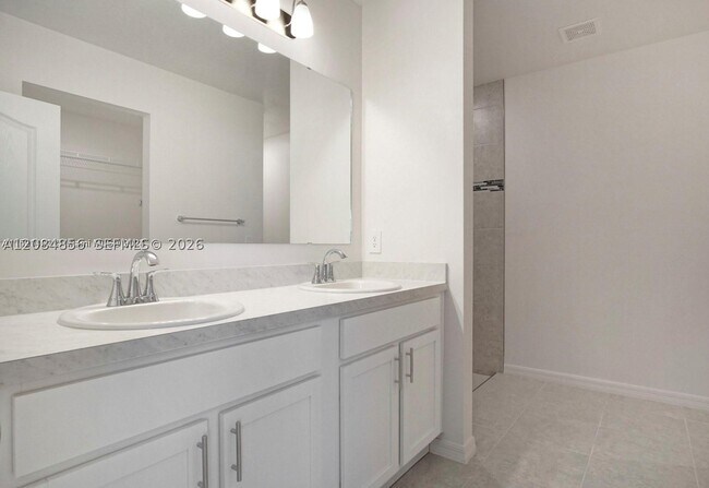 Building Photo - 811 SE Seahouse Dr