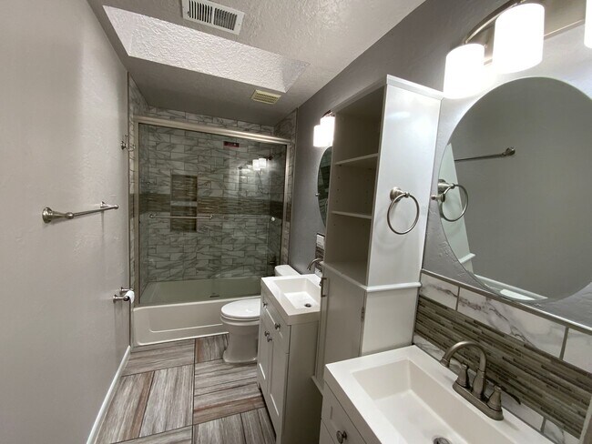 Building Photo - 3 Bedroom Single Story home Near Paseo Del...