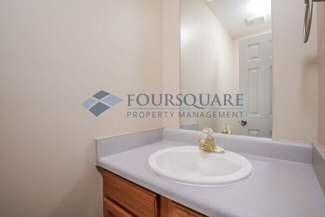 Building Photo - Charming Raleigh Home with Open Floor Plan, Fireplace & Back Deck