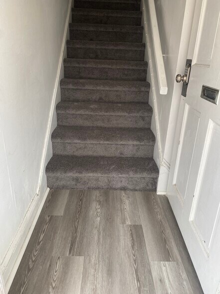 Entrance way - 7 S Avolyn Ave
