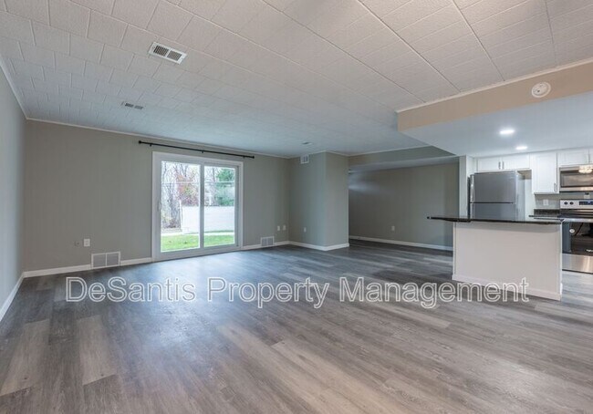 Building Photo - 2207 Aurora Dr