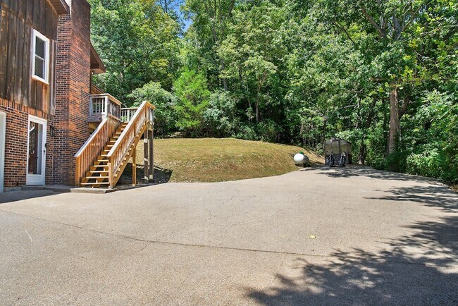 Building Photo - 3390 Tyree Springs Rd