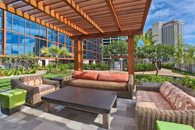 Building Photo - 1555 Kapiolani Blvd