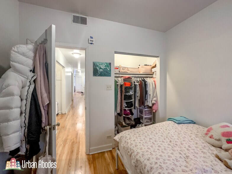 Building Photo - 6711 N Sheridan Rd