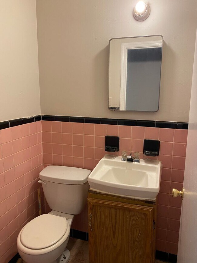 Building Photo - 3 bedrooms - West Augusta Rental – (30909) Living room, and den-Convenient location close to shop...