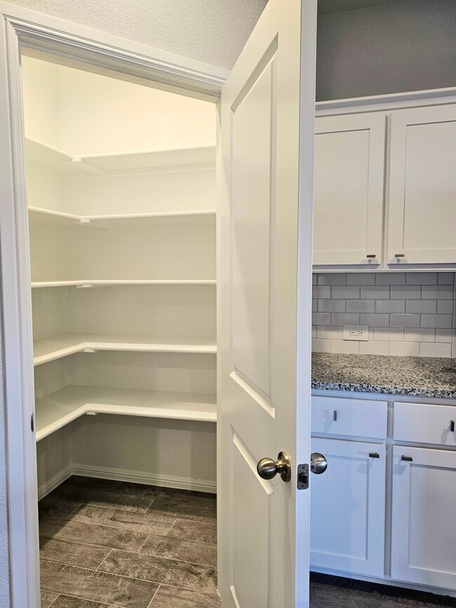 Building Photo - 5449 Red Fern Ln