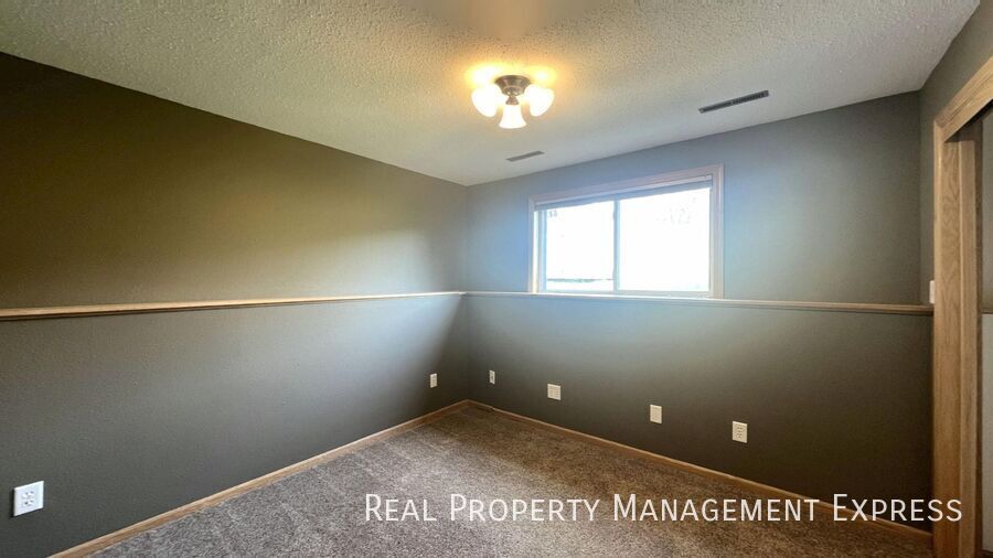 Building Photo - 4 Bedroom 2 Bathroom Home for Rent