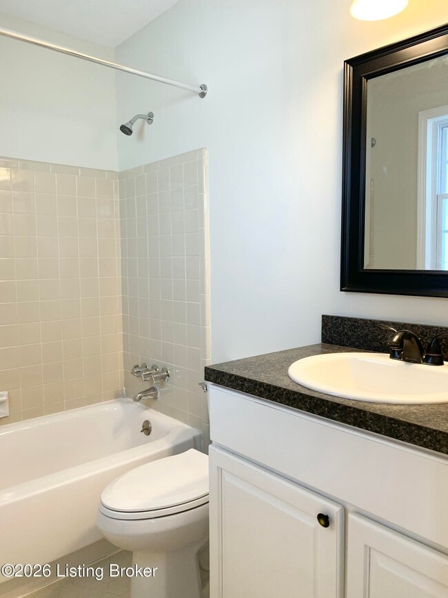 Building Photo - 921 Fenley Ave