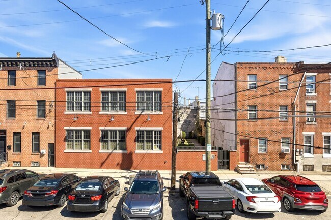 Building Photo - 2355 E York St