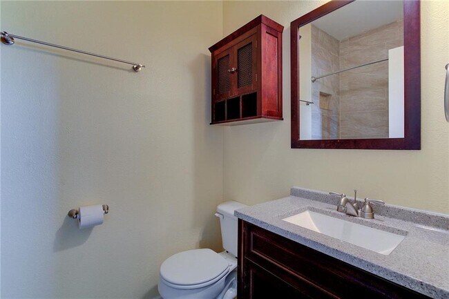 Building Photo - 808 W 29th St