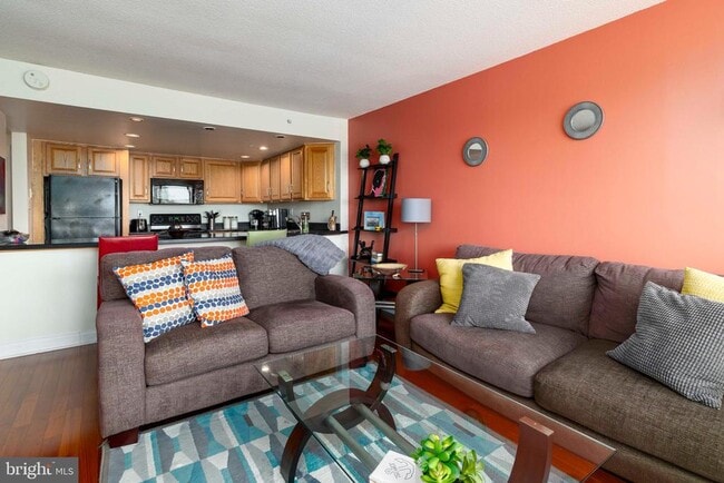 Building Photo - 2001 Hamilton St