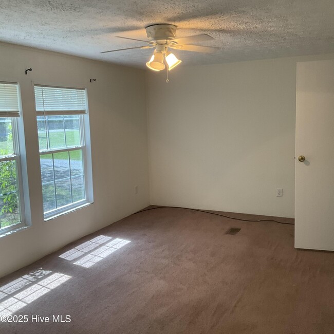 Building Photo - 162 Ranchland Dr