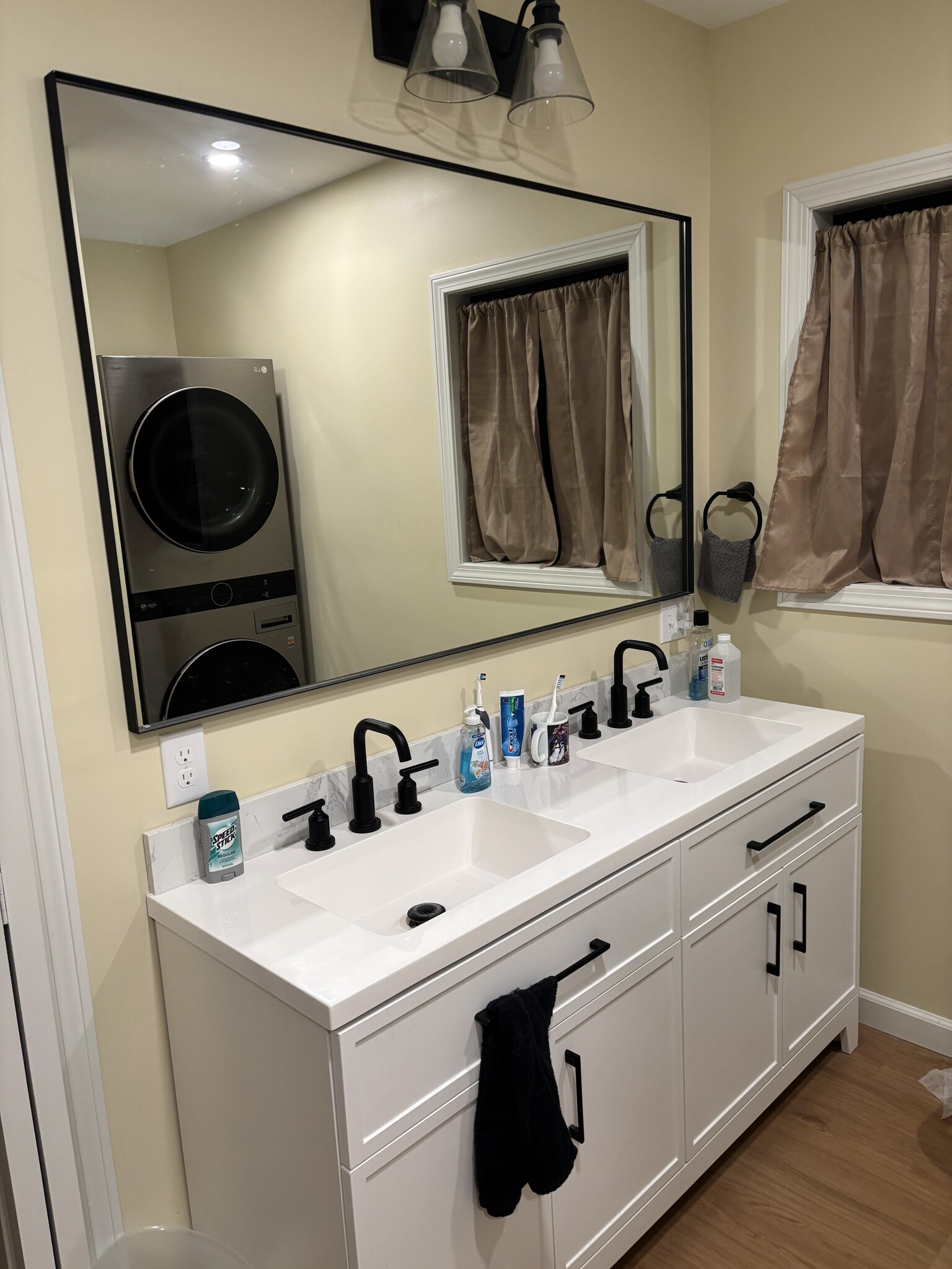 Building Photo - 1177 Main St