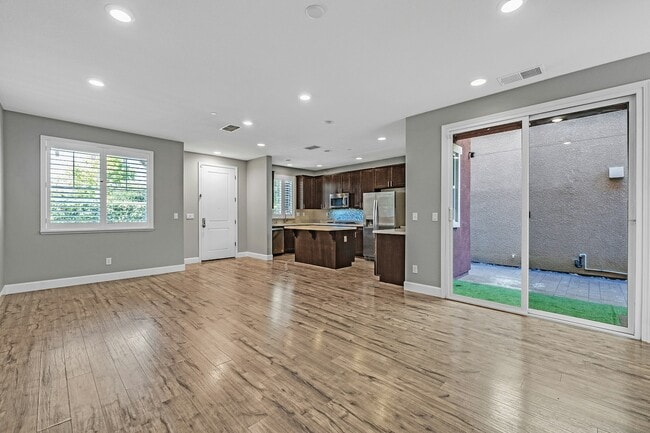 Building Photo - 210 Stratus Common