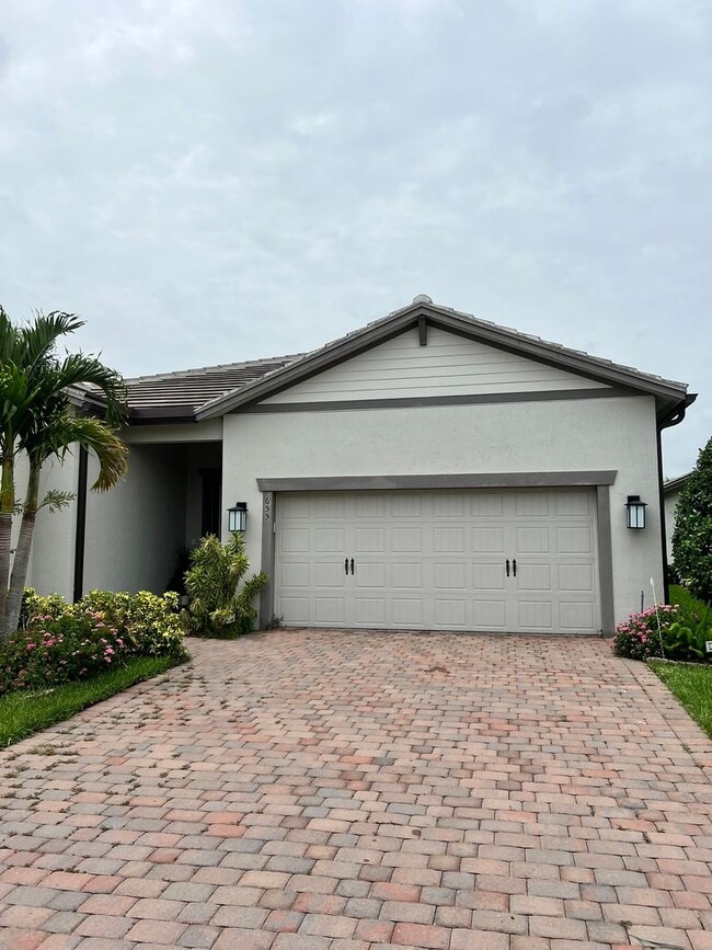 Building Photo - STUNNING LAKEFRONT 3 BEDROOM, 2.5 BATH HOM...