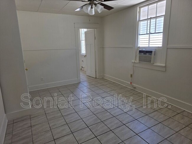 Building Photo - 515 S Genois St