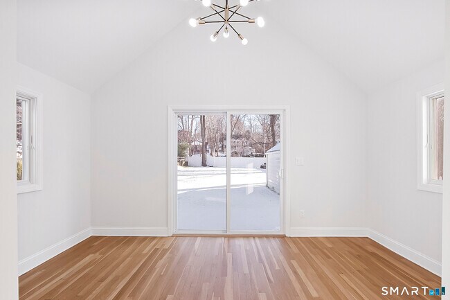 Building Photo - 10 Greenwood Ave