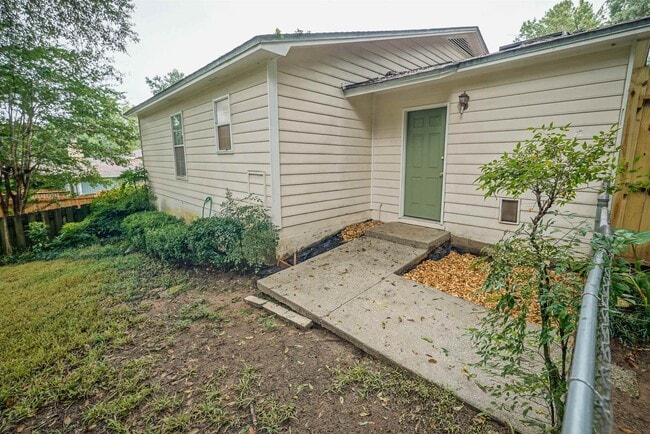 Building Photo - 910 Alliegood Ct