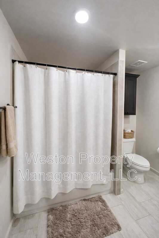 Building Photo - 9212 SW 41st St