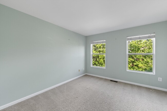 Building Photo - This move-in ready, professionally cleaned 3-bedroom, 3.5-bathroom townhouse in Reston Town Cente...
