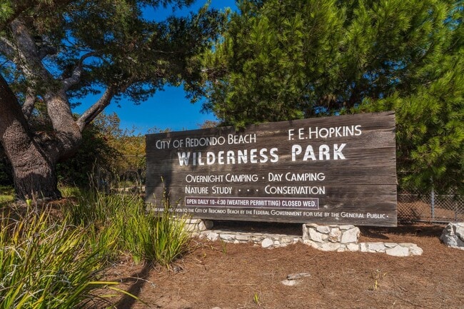 Building Photo - Luxury Detached Townhome in Redondo Beach