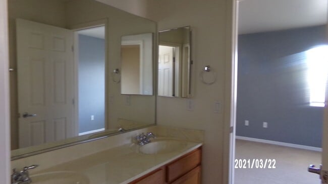 Building Photo - VISTA VERDE AT SUMMERLIN 3bd 2.5 bth WITH PRIVATE POOL & SPA