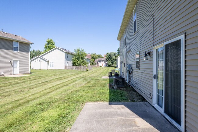 Building Photo - 4401-4403-4403 Cheryl Ct