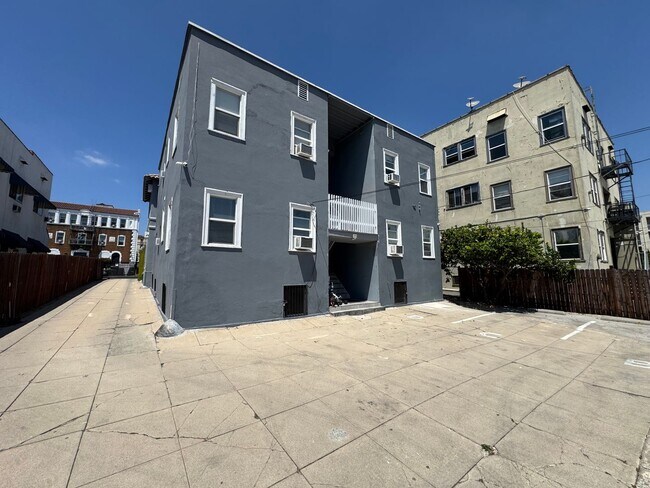 Building Photo - 244 S Alexandria Ave