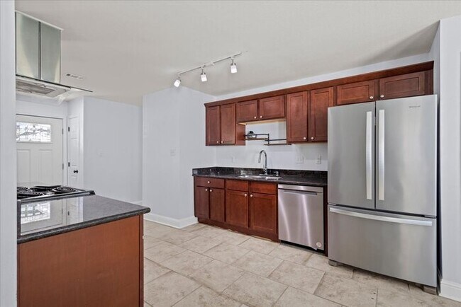 Building Photo - 15116 Rosewood St