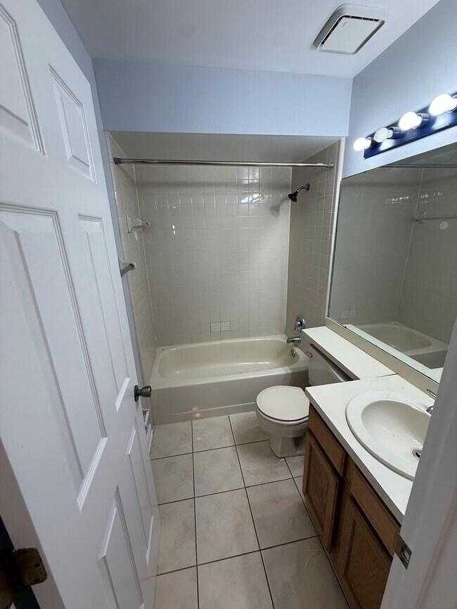 Building Photo - 1030 Knoll Wood Ct
