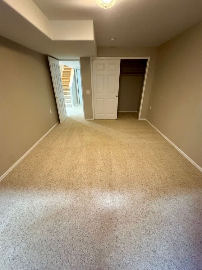 Building Photo - Beautiful home in with Stunning Mountain Views