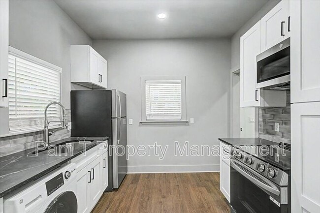 Building Photo - 638 E 37th St