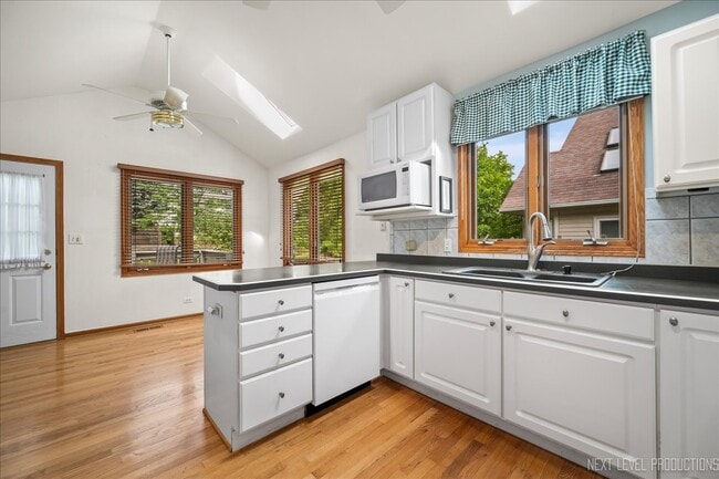 Building Photo - 805 Thornwood Dr