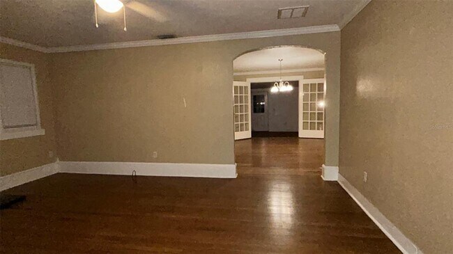 Building Photo - 115 E Vanderbilt St