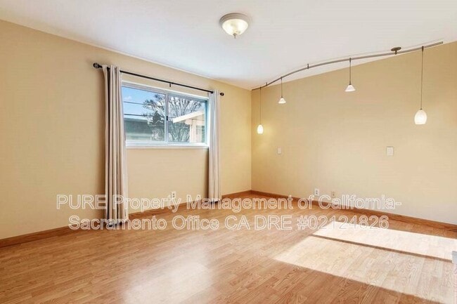 Building Photo - 8916 Fashion Dr