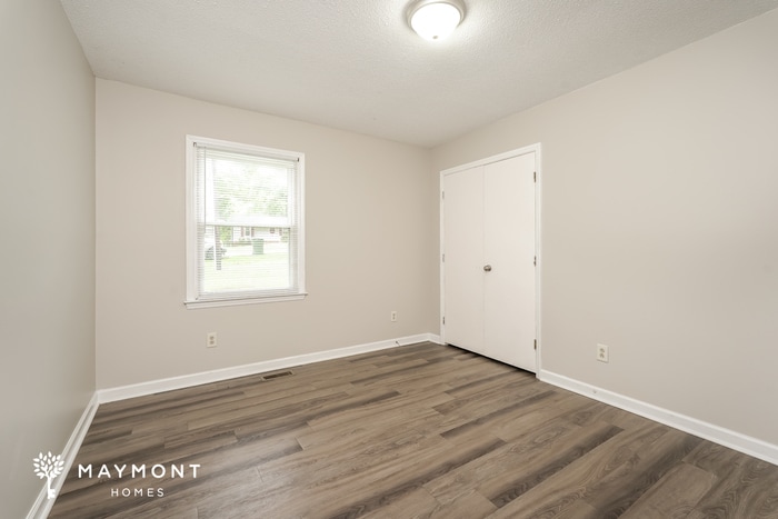 Building Photo - 2010 Glenside Dr