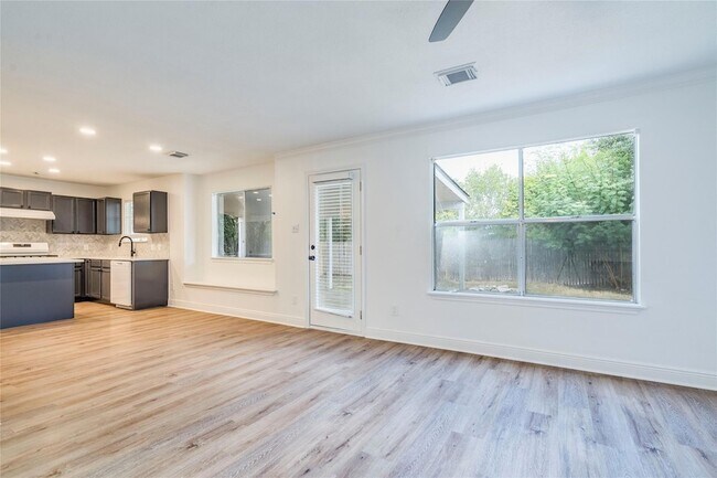 Building Photo - 1106 Hughmont Dr