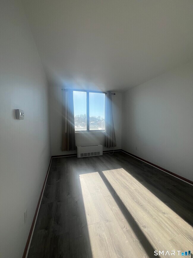 Building Photo - 49 Day St