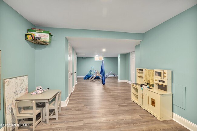 Building Photo - 384 Sairs Ave